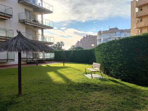 Apartamento en Roses con Terraza Privada y Parking - ES-258-185