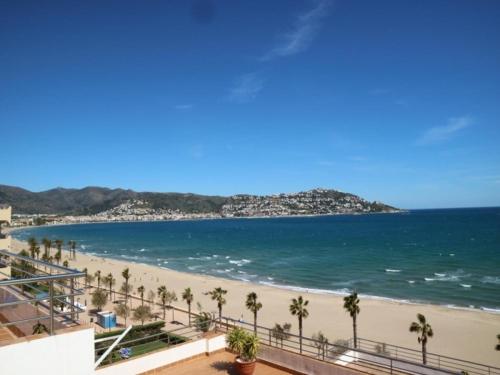 Studio Centre Historique de Roses à 50m de la Plage avec Terrasse et Wi-Fi Gratuit
