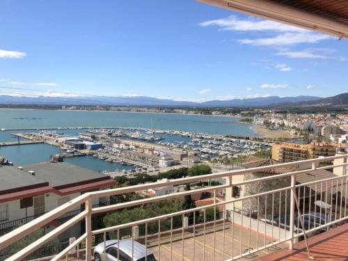Hermoso apartamento en Roses con terraza y garaje, a 600m de la playa - HISP-312-8