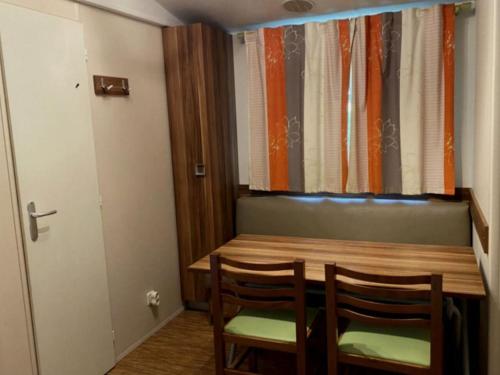 Mobil Home avec Terrasse, 2 Chambres, 4 Pers. - API-1-52-840