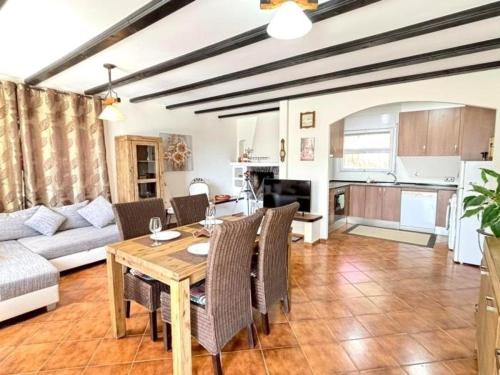 Maison Individuelle avec Jardin Privé et Terrasse à 300m de la Plage de Canyelles Petites, Roses