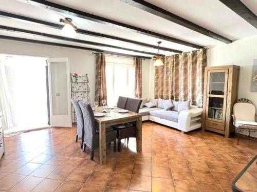 Maison Individuelle avec Jardin Privé et Terrasse à 300m de la Plage de Canyelles Petites, Roses
