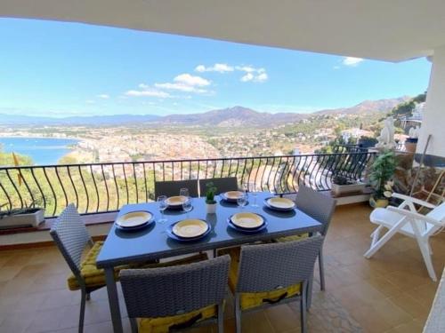 Bonito apartamento con terraza y aparcamiento privado en Roses - HISP-312-69