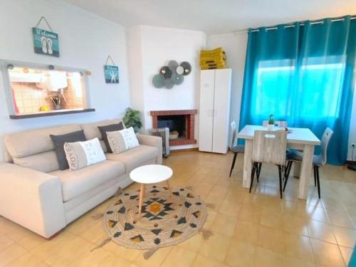 Bel appartement avec terrasse et parking privé à Roses