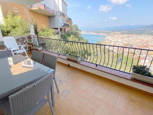 Bel appartement avec terrasse et parking privé à Roses