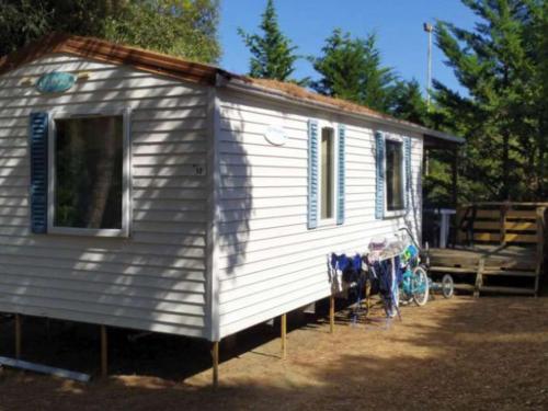 Mobil home confortable avec terrasse pour 5 personnes - API-1-52-1161