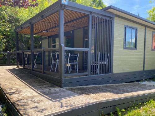 Chalet 4 pers avec Terrasse et Accès PMR à Vic-sur-Cère - API-1-52-1231