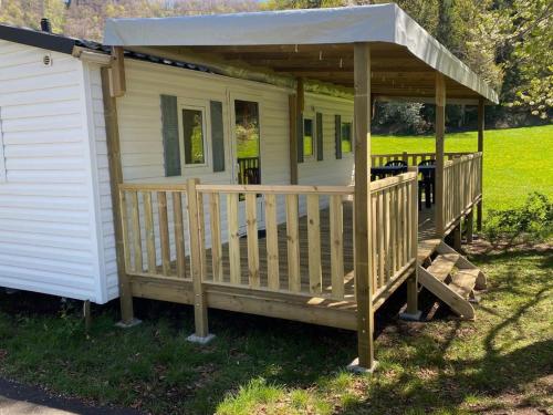 Mobil-home 4 pers avec Terrasse à Vic-sur-Cère - API-1-52-1235