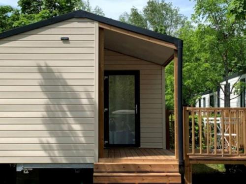 Mobil home confortable avec terrasse à Challes-les-Eaux - API-1-52-1268