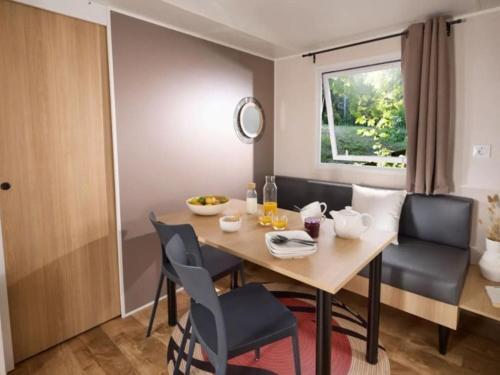 Mobil-home confortable - 2 Chambres, Terrasse, 4 pers. - API-1-52-1271