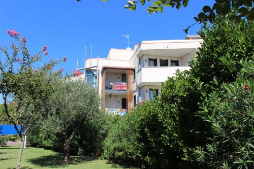 Κήπος έξω από το Eurobeach Residence