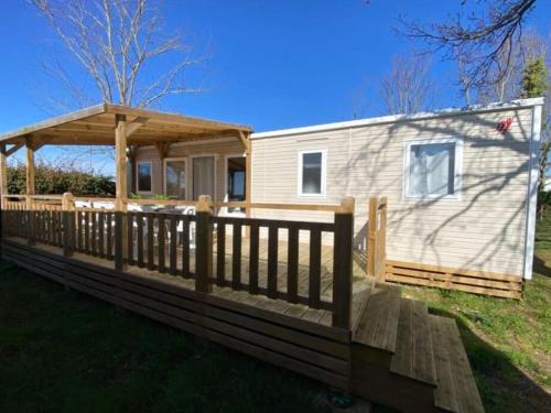 Spacieux Mobil-home 10 personnes avec Terrasse - API-1-52-1530