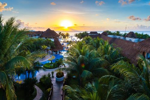 an aerial view of a resort with a pool at The Reef Coco Beach Resort & Spa- Optional All Inclusive in Playa del Carmen