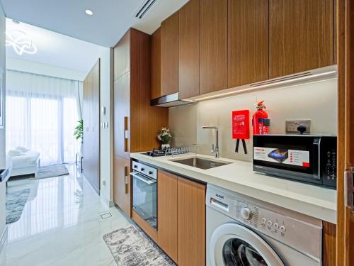 Elegant Modern Studio- Peaceful Studio City