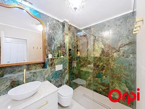 Appartement Rénové avec Terrasse et Parking à Menton