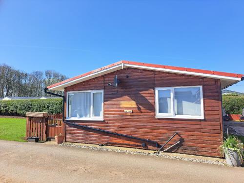 a small log cabin with two windows on the side at The Revie in Bridlington
