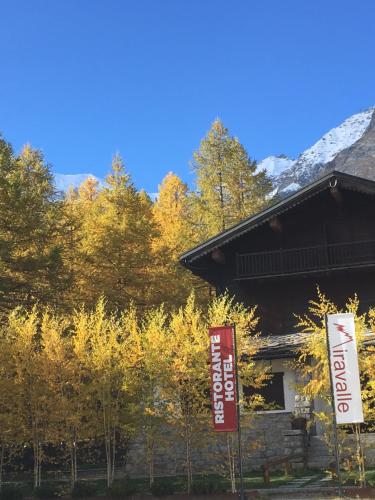 Gallery image of Hotel Miravalle in Courmayeur