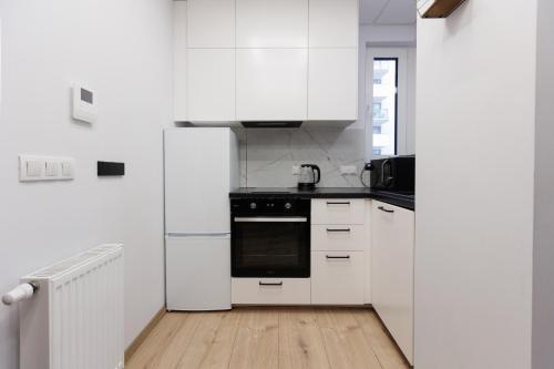 2-237 in Warsaw, RC Bliska Wola Tower, 29 Marcina Kasprzaka, Petrovdom apartment