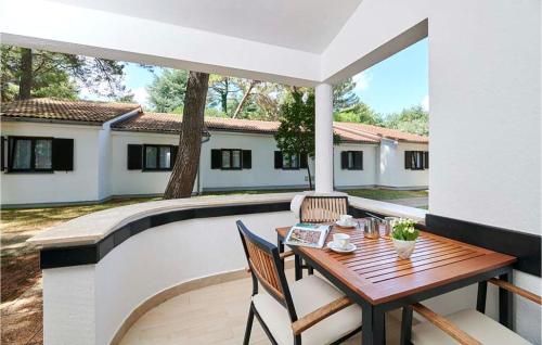 1 Bedroom Nice Apartment In Porec