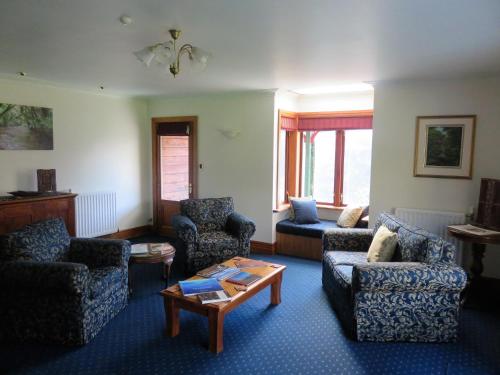 a living room with couches and a coffee table at Awatuna Homestead in Awatuna