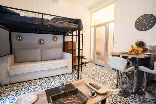 Charming studio with sofa, bed and terrace-AS