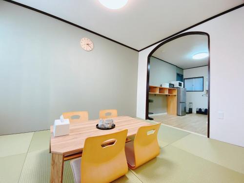 a dining room with a table and chairs and a mirror at Wamodannooyado Yaguchinowatashi in Tokyo