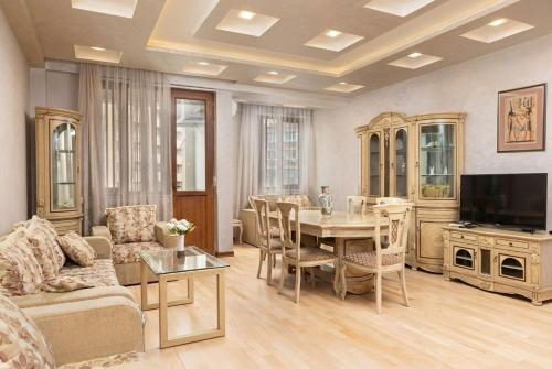 Large 2 Bedroom with Balcony, Saryan street