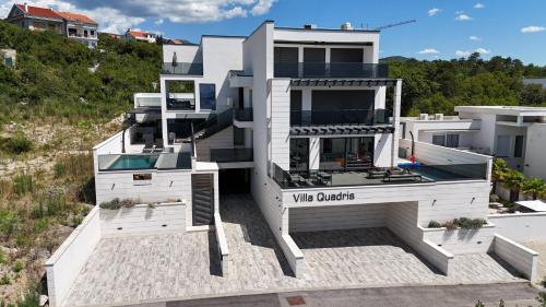 Luxurious Sea-View 2BR Apartment with Private Pool-Villa Quadris-Crikvenica