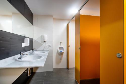 Koupelna v ubytování Albergue Pensión Cima do Lugar