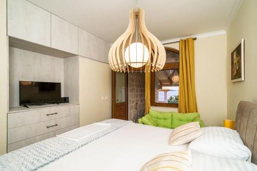 Fortuno-Luxury seaview apartment with outdoor jacuzzi near Dubrovnik