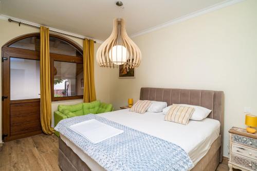 Fortuno-Luxury seaview apartment with outdoor jacuzzi near Dubrovnik