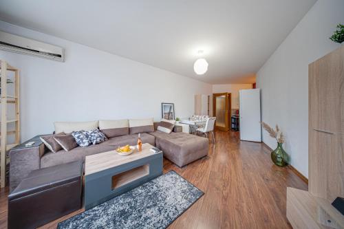 Modern 1-Bedroom Apartment in Absolute City Center