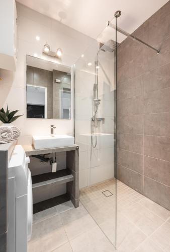 a bathroom with a sink and a shower at Flatbook Comfort Old Town 8 in Gdańsk