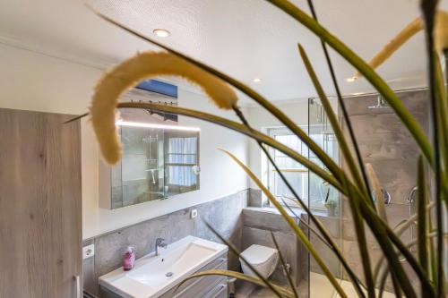 a bathroom with a sink and a mirror at Appartement Dorfluft in Böhl