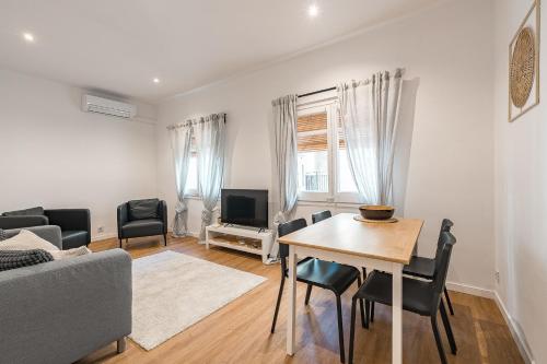 Apartamento reformado de 3 habitaciones en Sagrada Familia