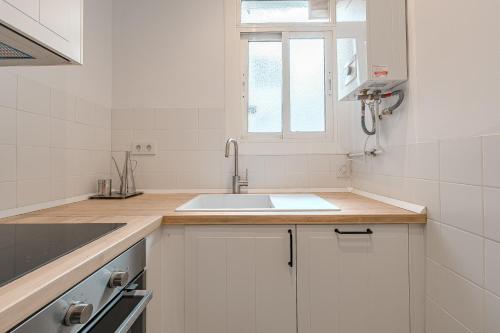 Apartamento reformado de 3 habitaciones en Sagrada Familia