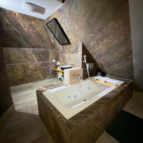Kuvagallerian kuva majoituspaikasta Buddha Hotel Zuchwil Self-Check In Boutique Hotel, joka sijaitsee kohteessa Zuchwil