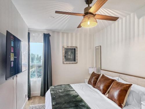 a bedroom with a bed with a ceiling fan at Elegant 2 Bedroom with Parking in Toronto