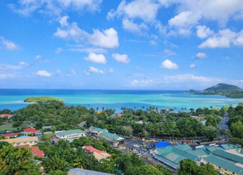 Serene Sunset Escape - Panoramic Ocean View Apartment