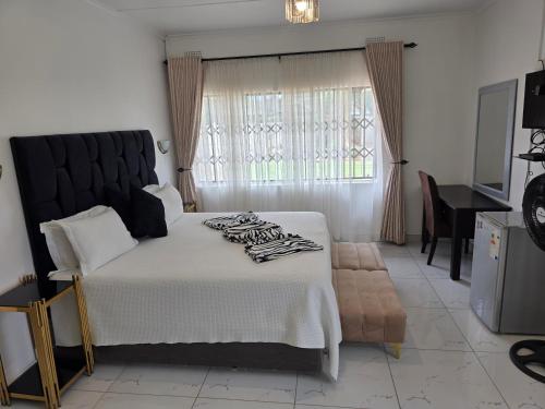 Llit o llits en una habitació de Tranquility Guest House