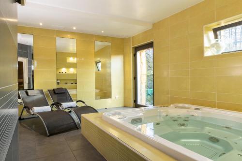 Foto Domaine de Godchure - Gîte 11 pers Jacuzzi & Sauna 3