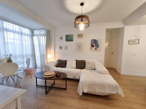 Bonito apartamento céntrico al lado del mar