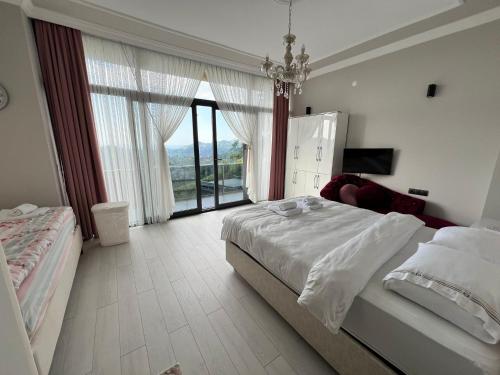 a bedroom with a bed and a large window at Çolakoğlu konağı in Cayeli