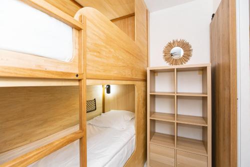 a bedroom with a bunk bed and a mirror at Atlantic Selection - Studio La Sud - Piscine in Hossegor
