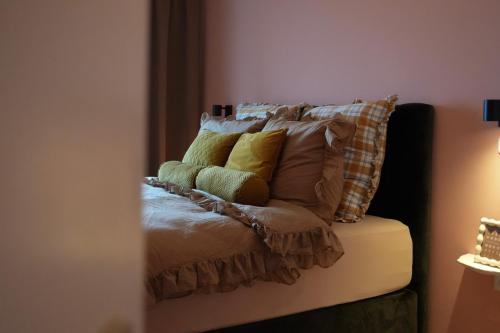 a pile of pillows sitting on top of a couch at Design Apartment Plön in Plön