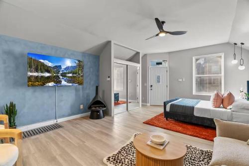 a bedroom with a bed and a living room at Boutique Studio Hideaway Near Forest Park in Saint Louis
