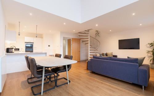Foto CITY CENTRE APARTMENT with Free Secure Underground Parking 4
