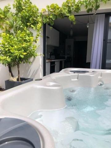 a bath tub in a bathroom with a sink at Le logis de Niort Appart Hôtel Le bis in Niort
