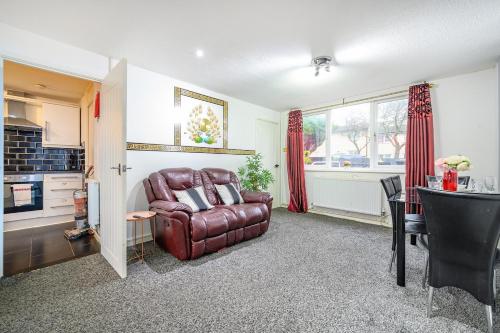 a living room with a leather chair and a table at RC10O Satisfying and Spacious stay in Central Station