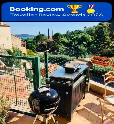 CAVALAIRE vue MER au loin MAISONNETTE TOUT ÉQUIPÉE POUR 4 PERSONNES AVEC PISCINE CLIM WIFI VÉLOS TV BARBECUES